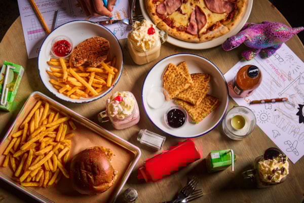 Burger, pizza, milkshake, menyen vår, Kompis